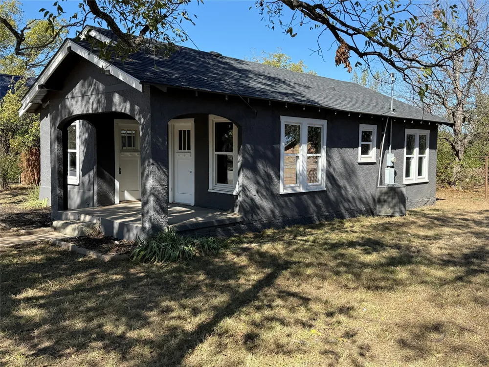 705 E 9th Street Coleman, TX 76834