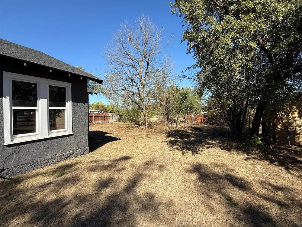 705 E 9th Street Coleman, TX 76834