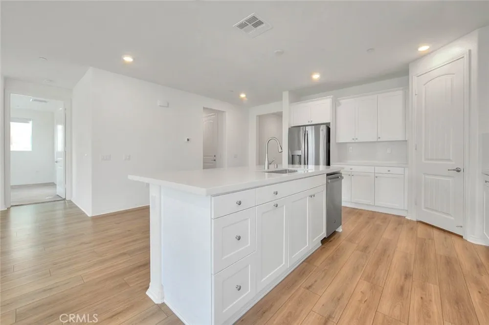 4068 E Amigos Privado Ontario, CA 91761