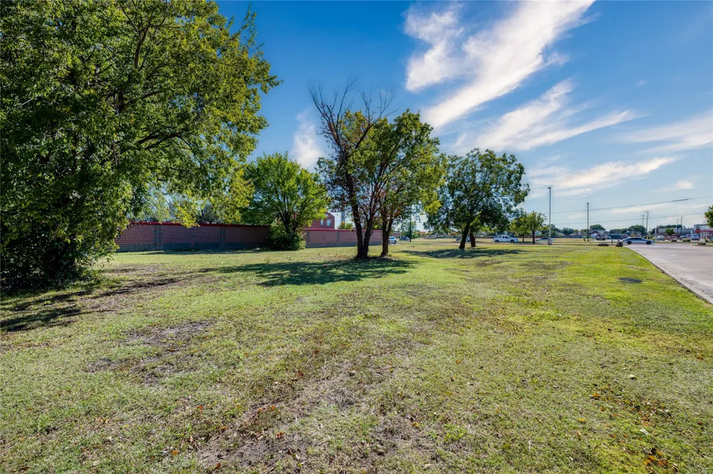 2401 Arapaho Road Garland, TX 75044