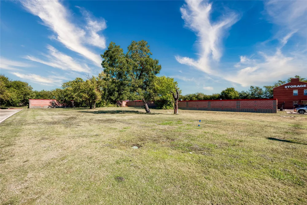 2401 Arapaho Road Garland, TX 75044
