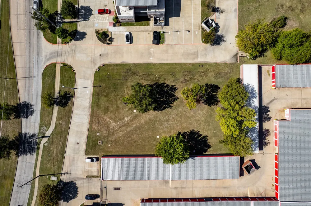 2401 Arapaho Road Garland, TX 75044