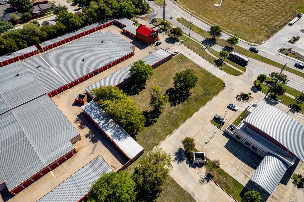 2401 Arapaho Road Garland, TX 75044