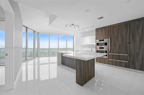 851 NE 1st Ave #4204