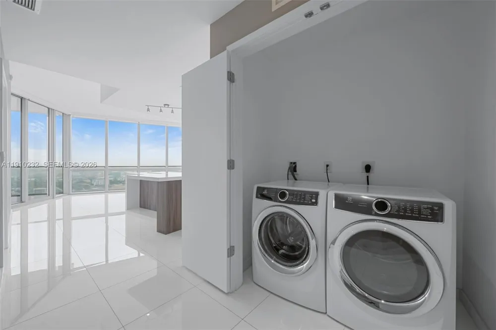 851 NE 1st Ave #4204 Miami, FL 33132