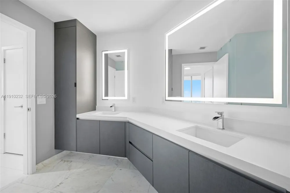 851 NE 1st Ave #4204 Miami, FL 33132