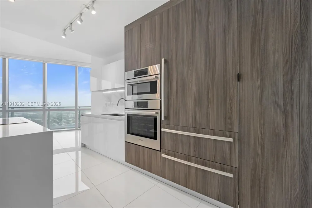 851 NE 1st Ave #4204 Miami, FL 33132
