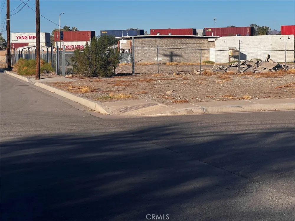 521 Quivera Needles, CA 92363