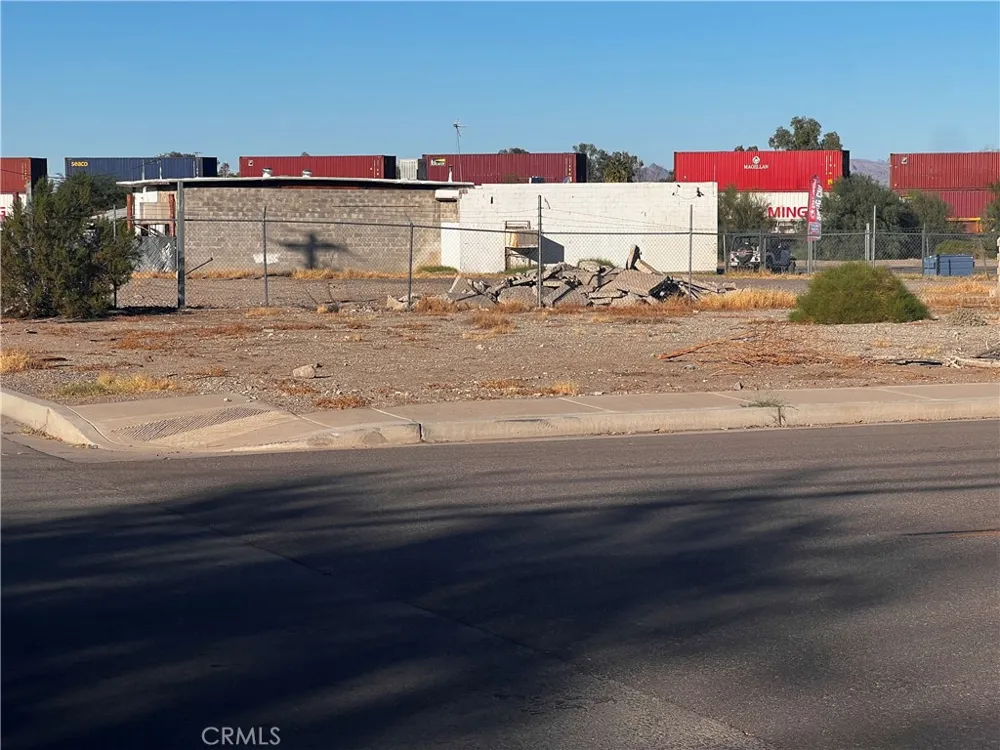 521 Quivera Needles, CA 92363