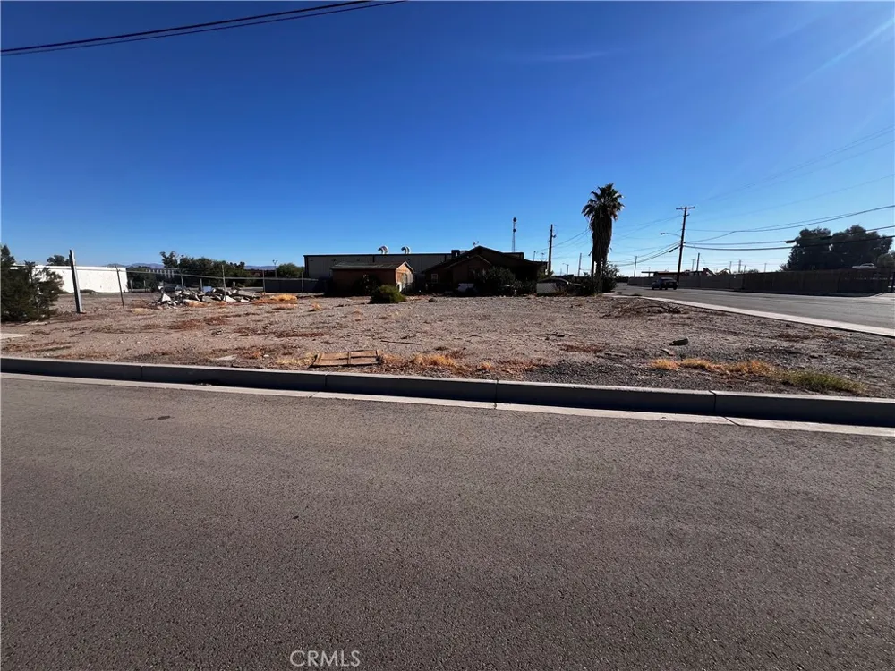 521 Quivera Needles, CA 92363
