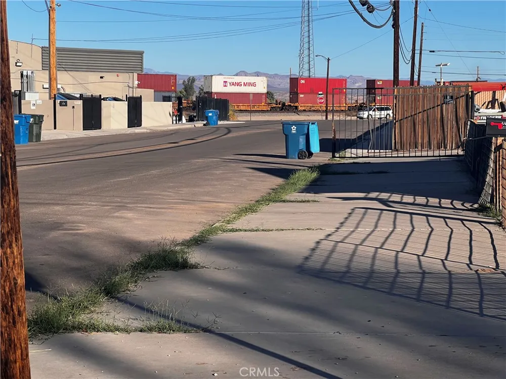 521 Quivera Needles, CA 92363