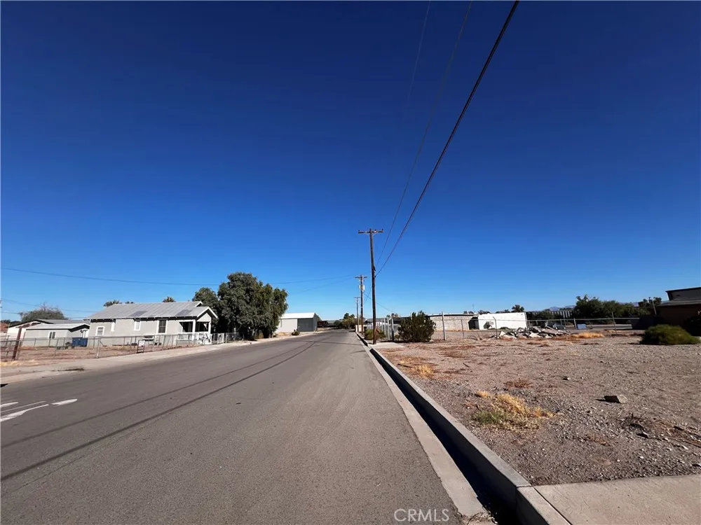 521 Quivera Needles, CA 92363