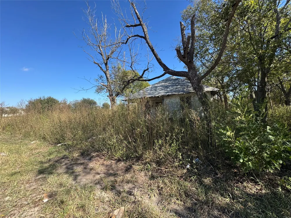 817 S Elm Street Mart, TX 76664