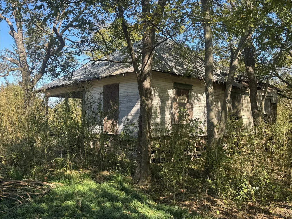 817 S Elm Street Mart, TX 76664