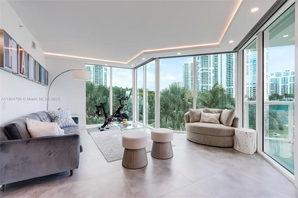 3370 Hidden Bay Dr #303 Aventura, FL 33180