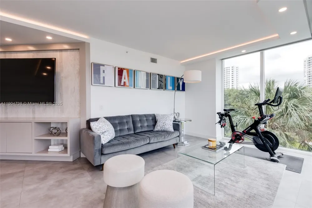 3370 Hidden Bay Dr #303 Aventura, FL 33180
