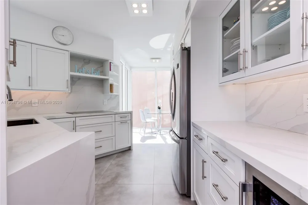 3370 Hidden Bay Dr #303 Aventura, FL 33180