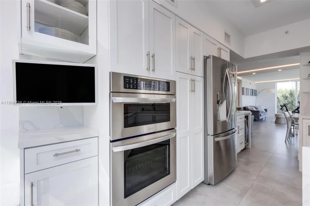 3370 Hidden Bay Dr #303 Aventura, FL 33180