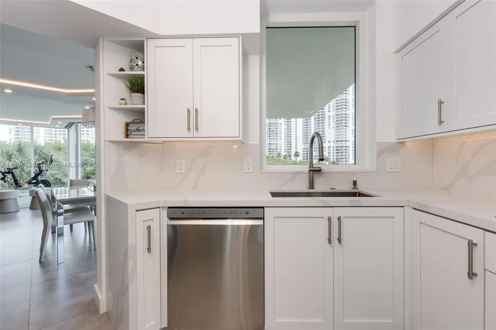 3370 Hidden Bay Dr #303 Aventura, FL 33180
