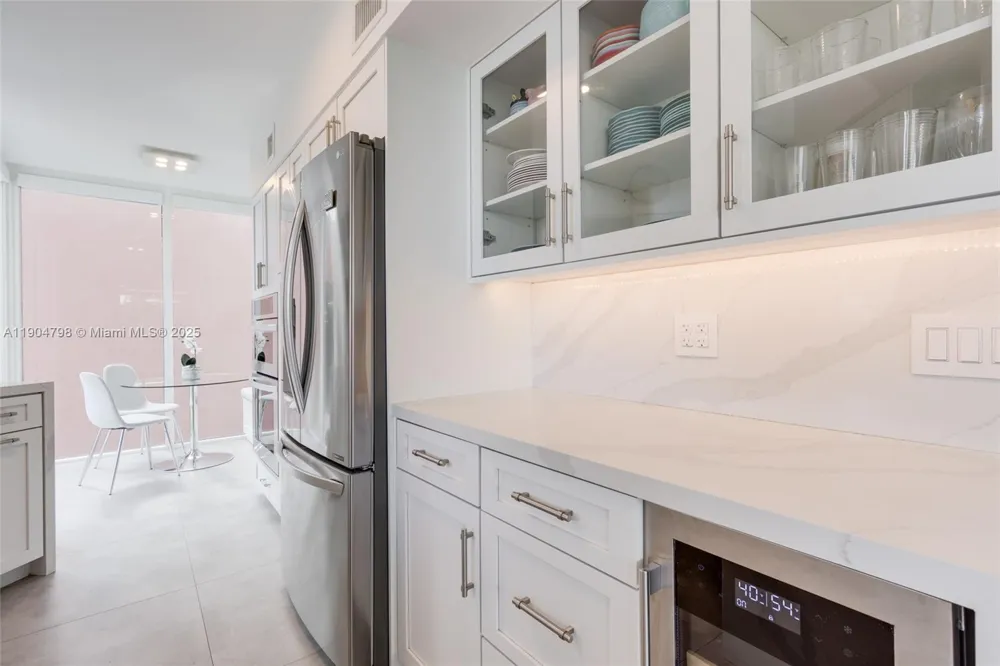 3370 Hidden Bay Dr #303 Aventura, FL 33180