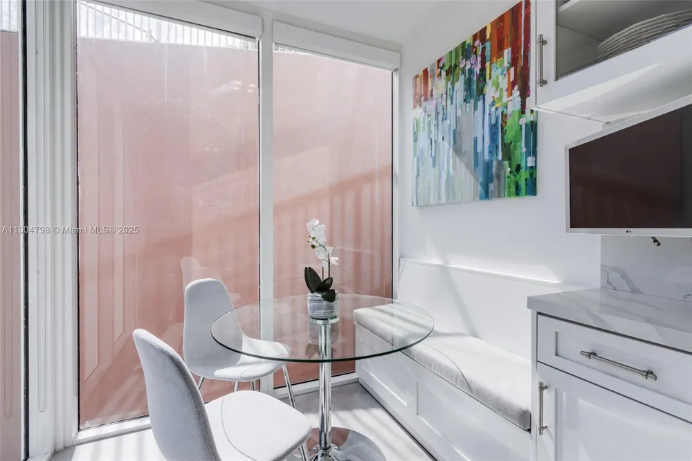 3370 Hidden Bay Dr #303 Aventura, FL 33180