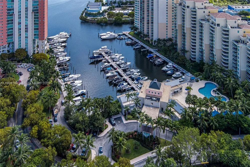 3370 Hidden Bay Dr #303 Aventura, FL 33180