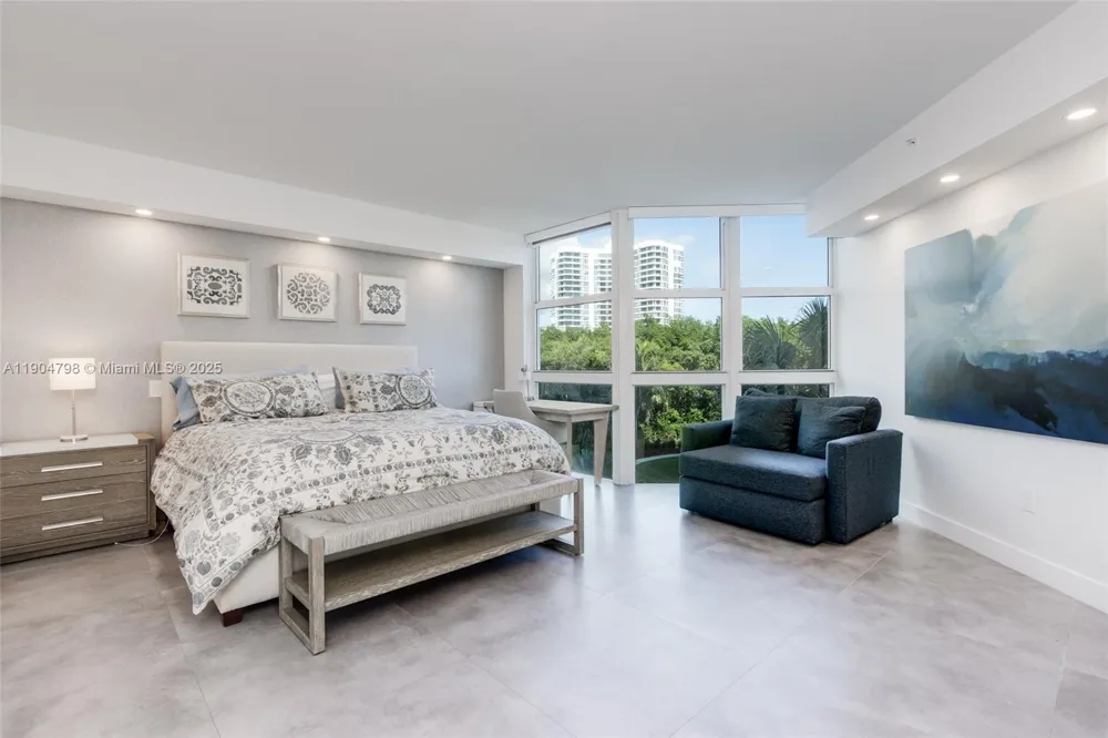 3370 Hidden Bay Dr #303 Aventura, FL 33180