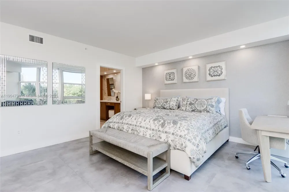 3370 Hidden Bay Dr #303 Aventura, FL 33180