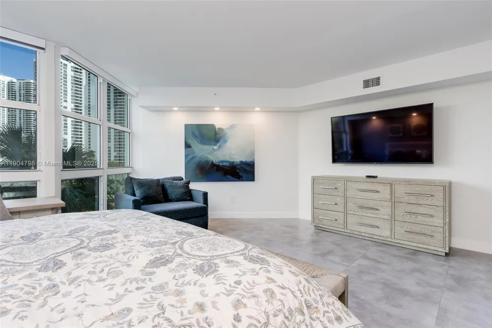 3370 Hidden Bay Dr #303 Aventura, FL 33180