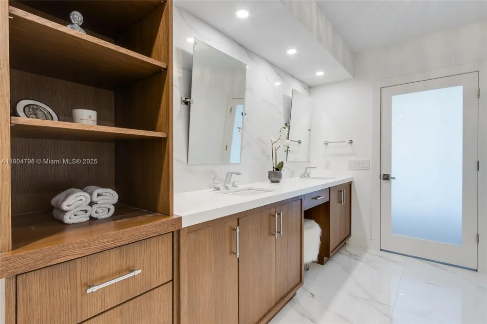3370 Hidden Bay Dr #303 Aventura, FL 33180