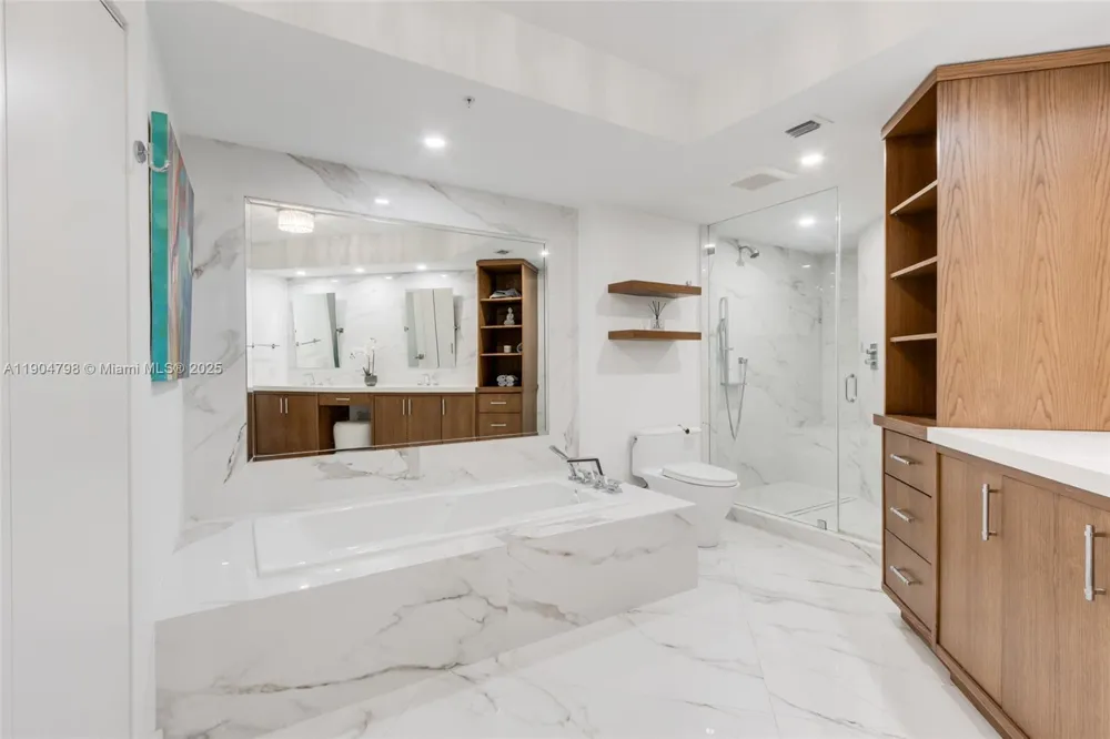 3370 Hidden Bay Dr #303 Aventura, FL 33180
