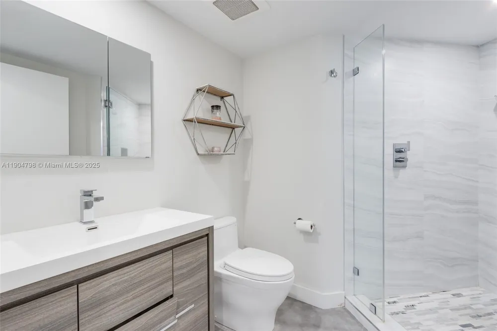 3370 Hidden Bay Dr #303 Aventura, FL 33180