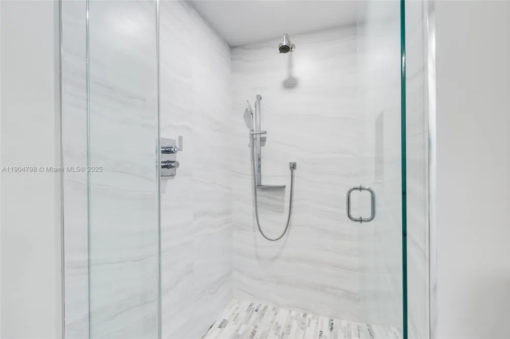 3370 Hidden Bay Dr #303 Aventura, FL 33180