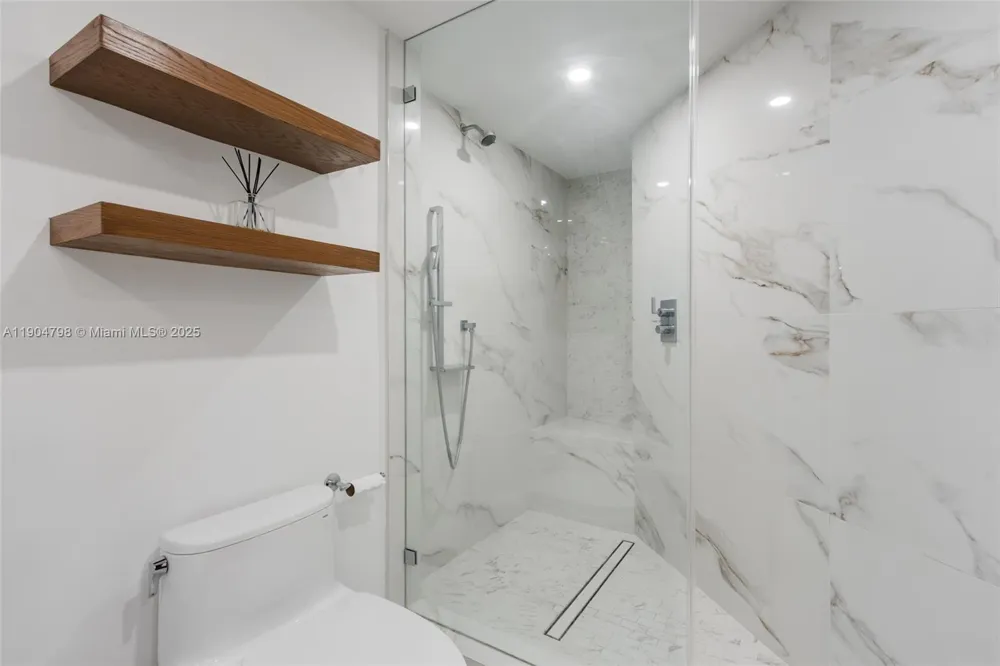 3370 Hidden Bay Dr #303 Aventura, FL 33180