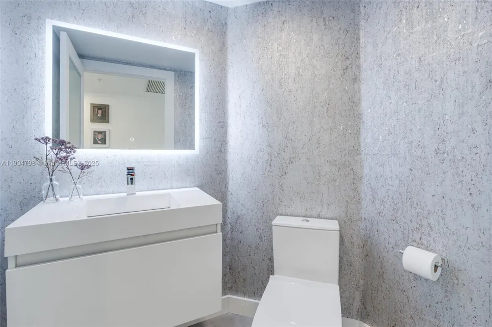 3370 Hidden Bay Dr #303 Aventura, FL 33180