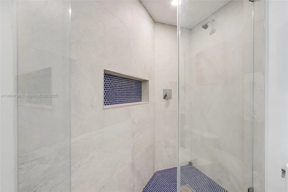 3370 Hidden Bay Dr #303 Aventura, FL 33180