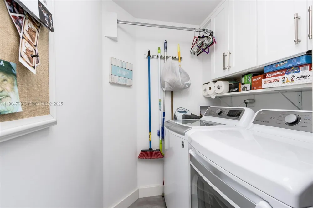 3370 Hidden Bay Dr #303 Aventura, FL 33180