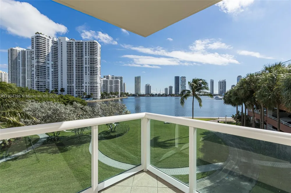3370 Hidden Bay Dr #303 Aventura, FL 33180
