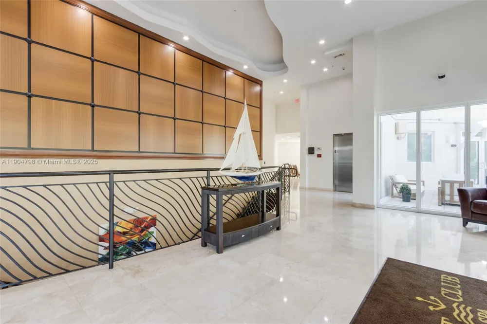 3370 Hidden Bay Dr #303 Aventura, FL 33180