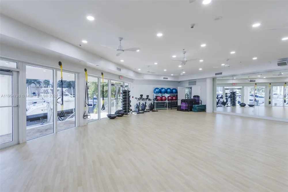 3370 Hidden Bay Dr #303 Aventura, FL 33180