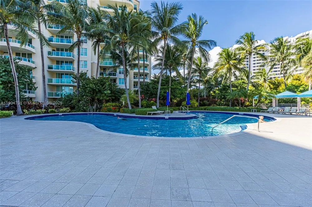 3370 Hidden Bay Dr #303 Aventura, FL 33180