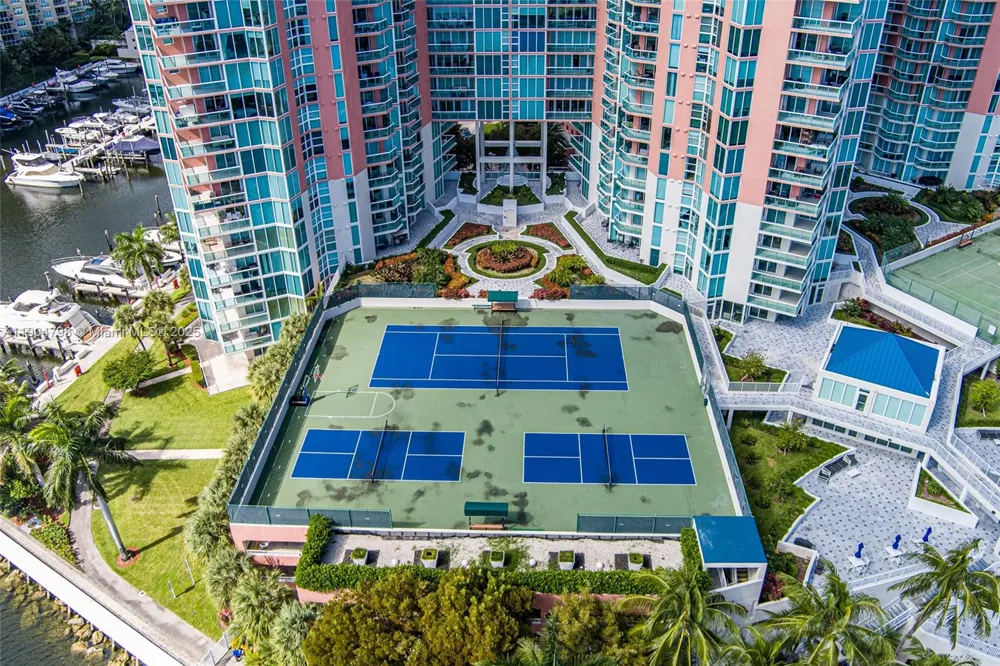 3370 Hidden Bay Dr #303 Aventura, FL 33180
