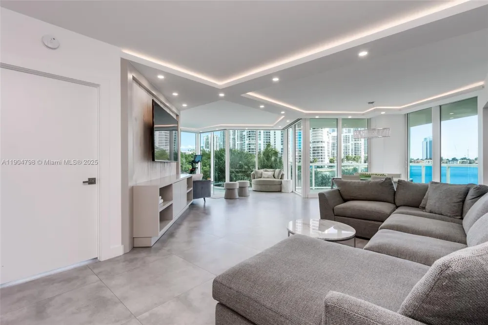 3370 Hidden Bay Dr #303 Aventura, FL 33180