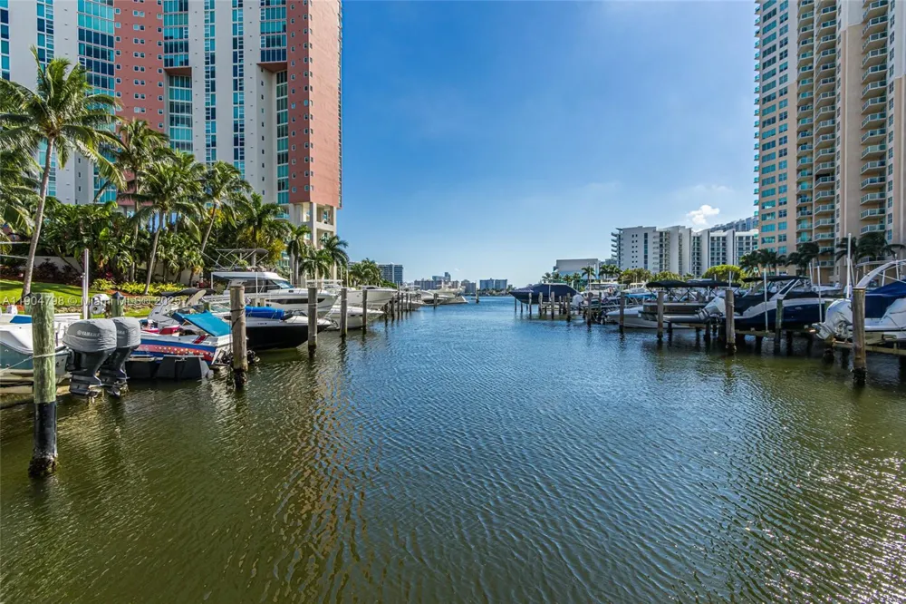 3370 Hidden Bay Dr #303 Aventura, FL 33180