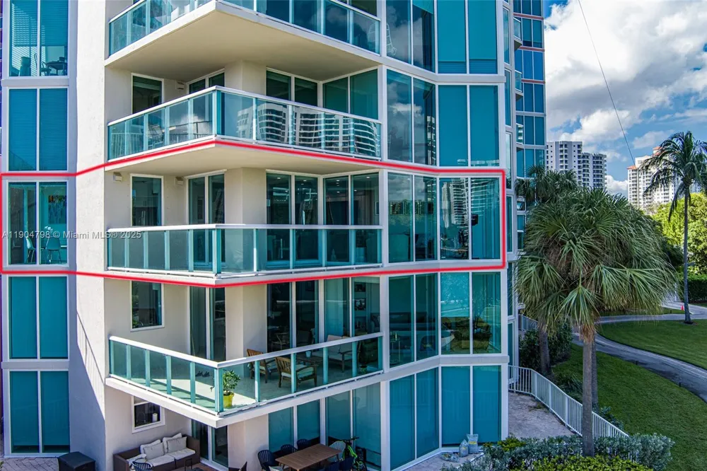 3370 Hidden Bay Dr #303 Aventura, FL 33180