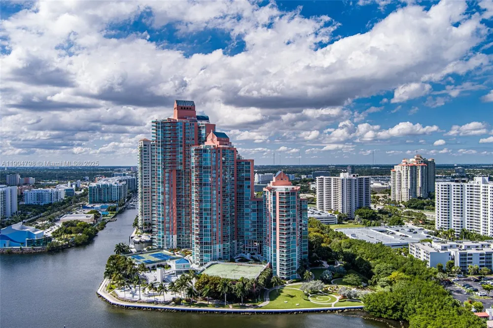 3370 Hidden Bay Dr #303 Aventura, FL 33180