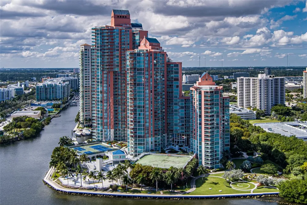 3370 Hidden Bay Dr #303 Aventura, FL 33180