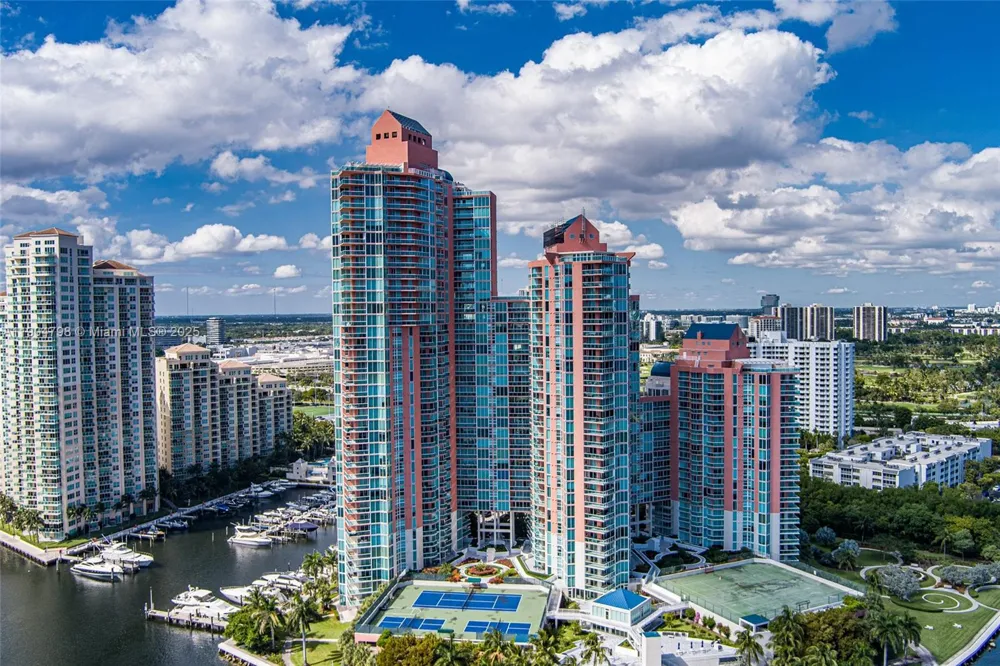 3370 Hidden Bay Dr #303 Aventura, FL 33180
