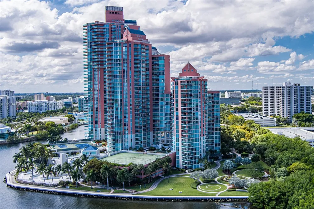 3370 Hidden Bay Dr #303 Aventura, FL 33180
