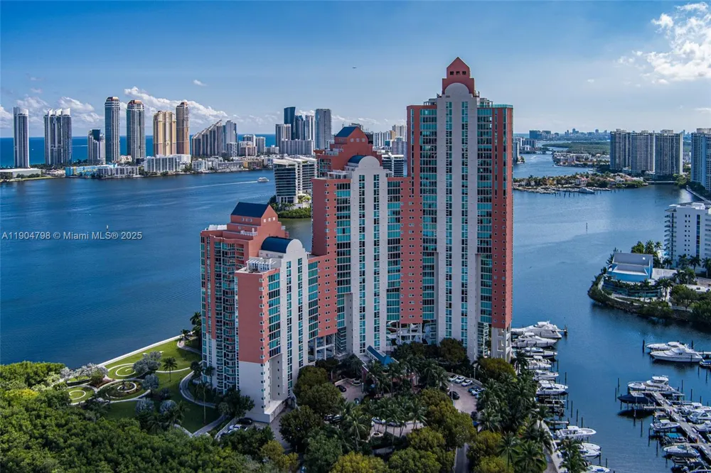 3370 Hidden Bay Dr #303 Aventura, FL 33180
